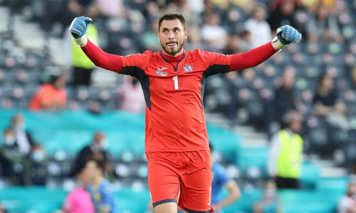 Сборная Украины рискует лишиться основного вратаря перед матчем с Казахстаном