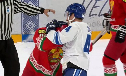 «Наш капитан вы**ал тебя». Форварду сборной Беларуси жестко «прилетело» из Казахстана за драку с Дицем