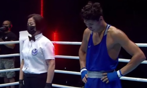 Казахстанский боксер получил нокдаун от узбека и остался без финала МЧА-2021