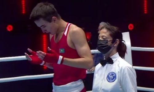 Казахстанский боксер отправил соперника в нокдаун и без проблем вышел в финал МЧА-2021