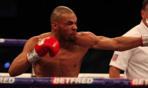 Бросавший вызов Головкину чемпион WBA получил бой с «Бэтмэном»