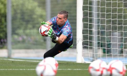 Голкипер сборной Украины перед матчем с Казахстаном лечится от коронавируса в отеле