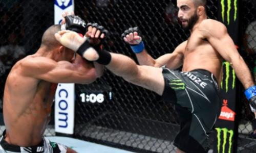 Главный бой турнира UFC завершился нокаутом экс-соперника Хабиба Нурмагомедова. Видео