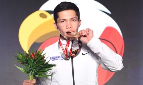 Чемпион мира из Казахстана в доминирующем стиле выиграл чемпионат Азии по боксу