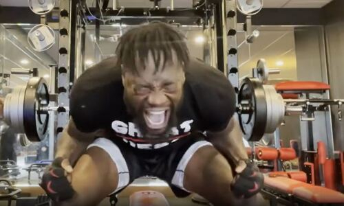 Уайлдер отжал от груди почти 160 килограмм и эмоционально обратился к хейтерам. Видео