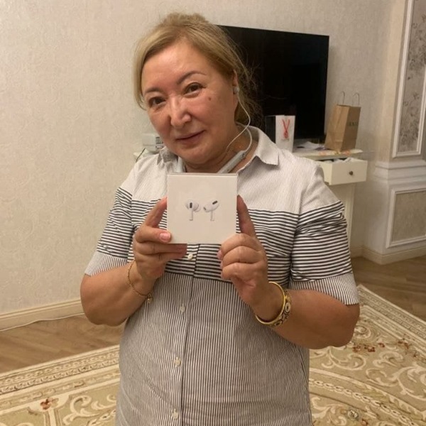 Триумфаторы акции 1xEuro в Казахстане получили свои призы