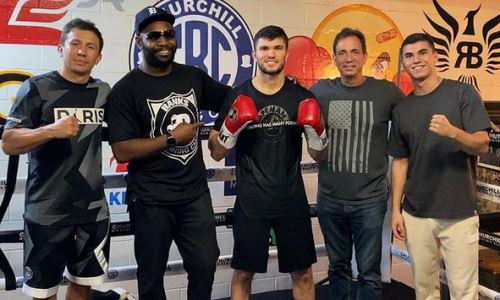 Али Ахмедов продолжает тренировки с наставником Головкина. Фото