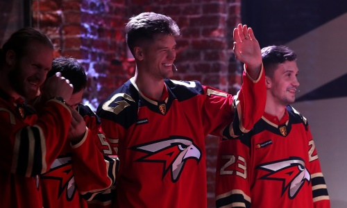 Одноклубники хоккеиста сборной Казахстана в КХЛ получили чемпионские перстни