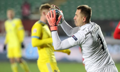 «Так в обороне нельзя играть». Вратарь сборной Казахстана рассказал о ничьей с Украиной, ошибках команды и заготовках к Финляндии