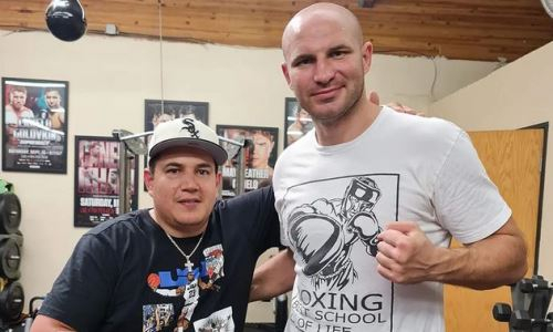 Стопроцентный нокаутер из Казахстана раскрыл цель приезда в лагерь «Канело»