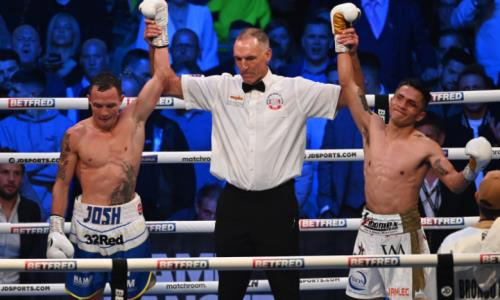 Странным решением и жутким зрелищем закончился громкий реванш экс-чемпиона мира. Фото и видео