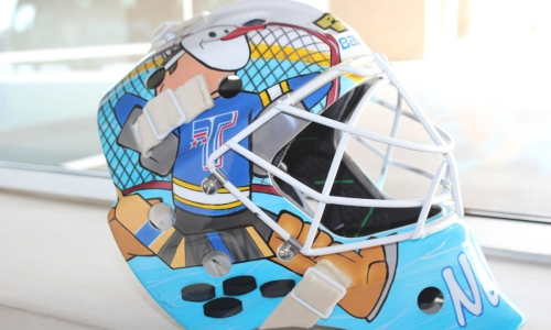 «Я давно хотел». Вратарь «Торпедо» показал свой новый шлем. Фото