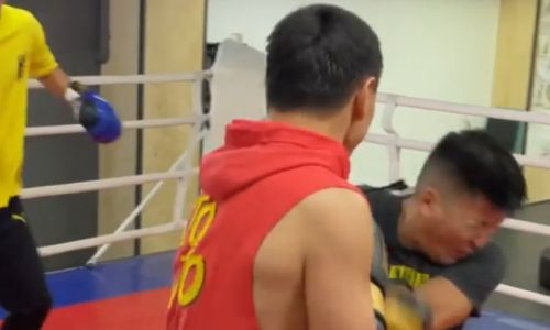 «Вы че, ребят?». Непобежденный казахстанский боксер подвергся нападению блогеров. Видео