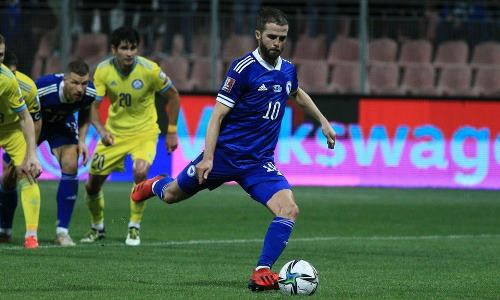 Игрок сборной Казахстана показал фото со звездой команды Боснии и Герцеговины и высказался о матче