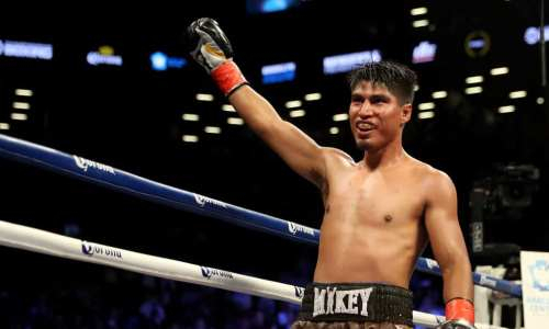 Экс-чемпион мира в четырех весовых категориях проведет первый бой за полтора года