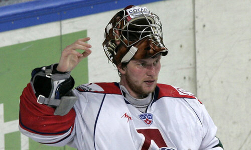 «Я пошел в номер и уехал в аэропорт». Экс-голкипер клубов КХЛ вспомнил невероятный побег от чемпиона Казахстана