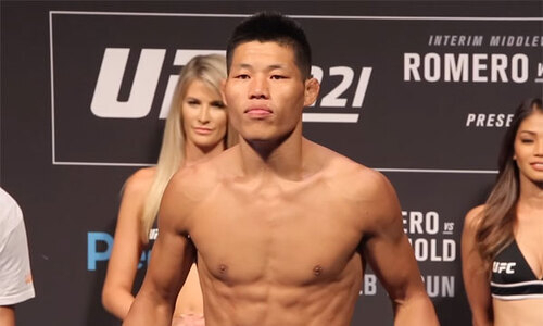 «Он впечатляет». Китаец из UFC поделился ожиданиями от своего боя с Чимаевым