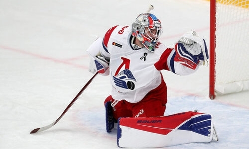 Экс-вратарь «Барыса» Эдди Паскуале совершил потрясающий сейв. Видео