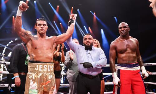 Легендарный Эвандер Холифилд вернулся на ринг и проиграл нокаутом в первом раунде