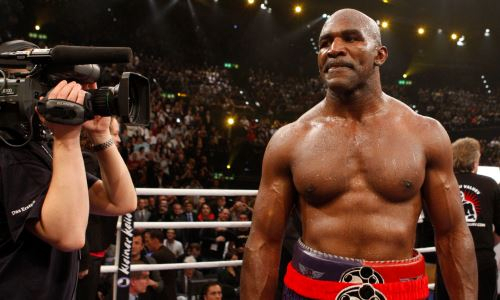 «Что я смотрю?». Чемпион UFC резко отреагировал на бой Холифилд — Белфорт