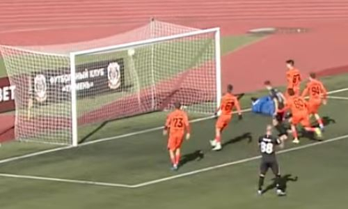 Казахский футболист блестящим ударом со штрафного в «девятку» принес победу клубу из России. Видео