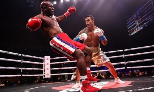 «Это е****й стыд». Экс-чемпион мира раскритиковал организаторов боя Холифилд — Белфорт