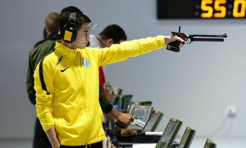 «Я был самым молодым среди противников». Казахстанец оценил свое «золото» на ЧА-2021 по пулевой стрельбе