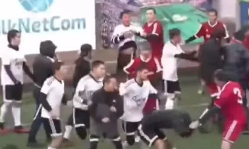 Участников массовой драки на футбольном поле в Нур-Султане доставили в полицию. Видео