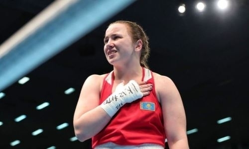 Казахстанская боксерша получила тортом в лицо. Видео