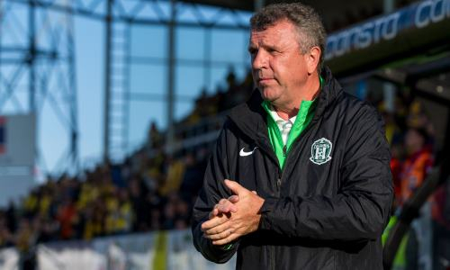 Европейский клуб казахстанского тренера поделил очки с конкурентом за медали