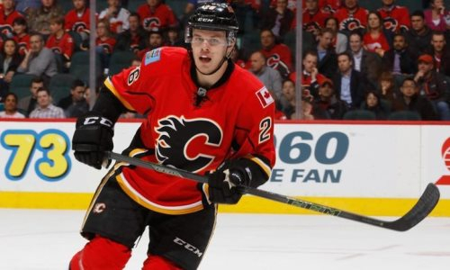 Канадский защитник из НХЛ может стать одноклубником воспитанника «Барыса»