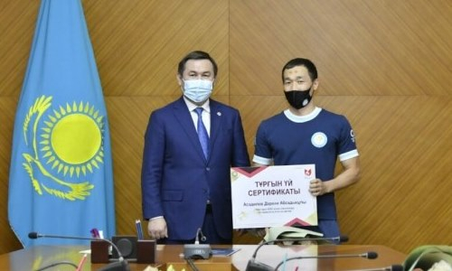 Бронзовым призерам летних Олимпийских игр в Токио вручил ключи от квартир в Шымкенте