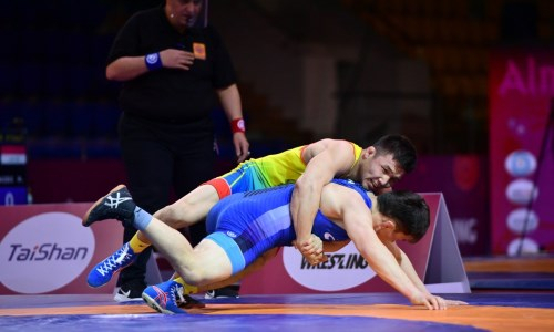 Казахстанские вольники готовятся к чемпионату мира с борцами из Европы