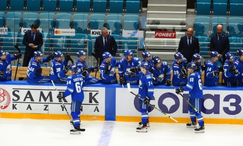 «Физрук, на выход!». Фанаты «Барыса» в ярости после поражения от рижского «Динамо» в КХЛ