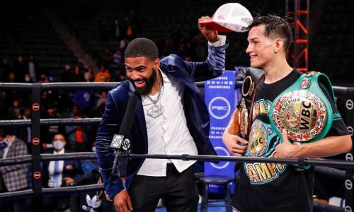 Потенциальный бой года между чемпионами мира получил новую дату