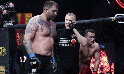 «Меня даже не пошатнуло ни разу». Блогер отказался принимать нокдауны от Емельяненко