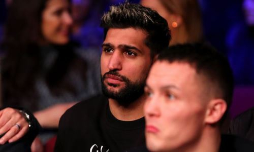 «Это настоящее неуважение». Экс-чемпиона мира выгнали из самолета из-за маски