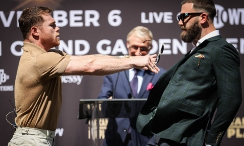 «Канело» назвал причину драки с соперником на дуэли взглядов