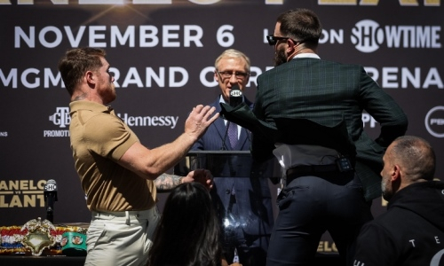 Видео драки «Канело» — Плант. Американец пострадал еще до боя