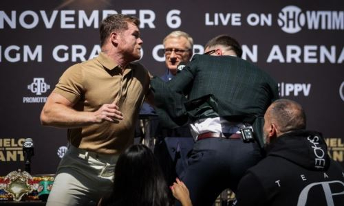 Тренер «Канело» прокомментировал потасовку с Плантом на пресс-конференции