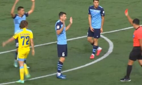 Удаление произошло уже на второй минуте матча «Каспий» — «Астана». Видео