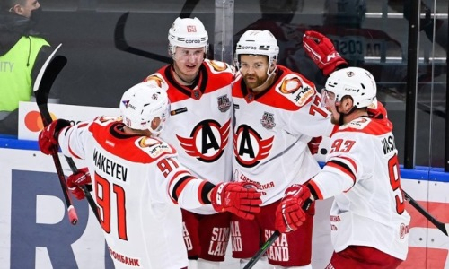 Клуб КХЛ с хоккеистом сборной Казахстана в составе отгрузил сопернику семь шайб