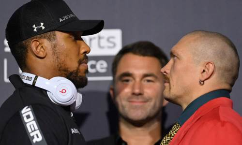 Александр Усик и Энтони Джошуа провели первую битву взглядов. Видео