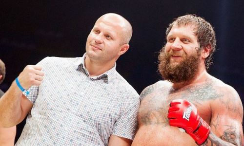 «Ему нравилось, когда ему все жопу вылизывают». Раскрыт главный момент конфликта братьев Емельяненко