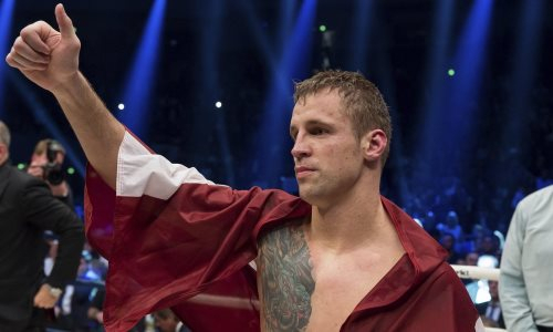 «Очень непрогнозируем». Чемпион мира высказался о родившемся в Казахстане боксере