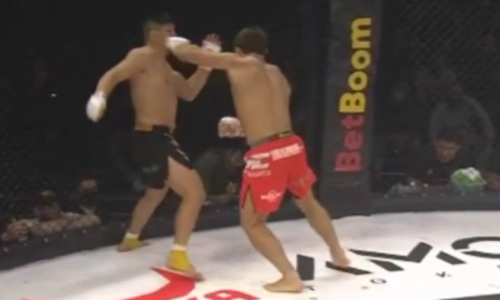 Видео боя Куат Хамитов — Мариф Пираев на турнире AMC Fight Nights в Сочи