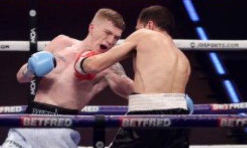 Судьи спасли сына легендарного боксера от первого поражения в карьере