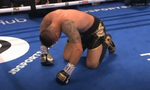 Нокаутом после пушечного удара по корпусу завершился титульный бой в андекарде Джошуа — Усик. Видео