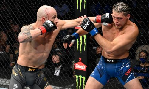 Видео полного боя Александр Волкановски — Брайан Ортега за титул чемпиона UFC