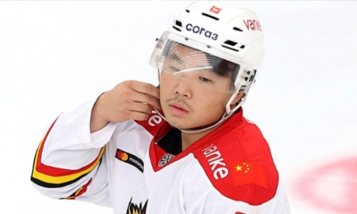 «Это откровенная ложь». Форвард из КХЛ раскрыл детали скандала с нападающим «Торпедо» на Кубке Президента РК